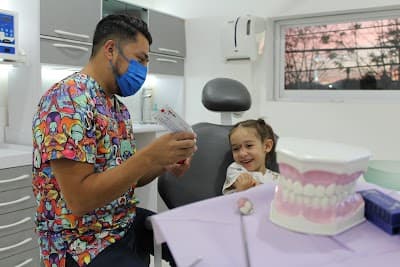 DAV Dental, Estetica Dental e Implantología