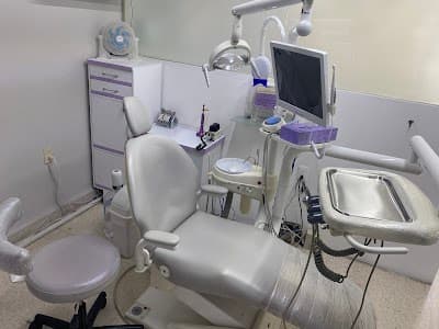 Dentista Claudia Serrano, Odontólogo