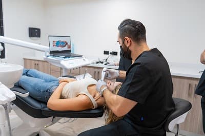 Dentista en Hermosillo - Dr Eluani Clínica Navarrete