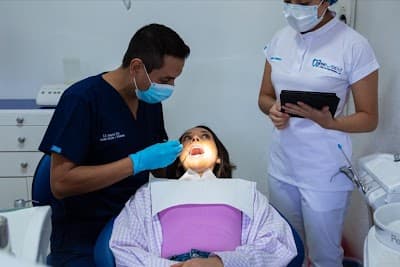 Dentista Orthi-Dent., Clínica de Especialidades