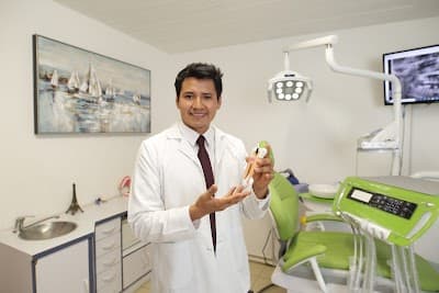 Dr Hugo Sanchez - Dentista