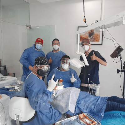 Dr. Ricardo Velazquez García . Dentista. Implantes dentales