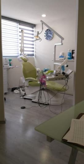 Dra. Minerva Azcarrága Aburto, Dentista - Odontólogo