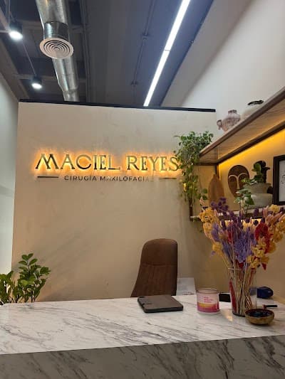 Maciel Reyes. Cirugía maxilofacial, Estetica facial y dental.