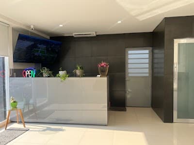 Dr. Jorge Arturo Cuevas - iDental Colima - Diseño de sonrisa - Carillas Dentales - Dentista - Implantes Dentales -