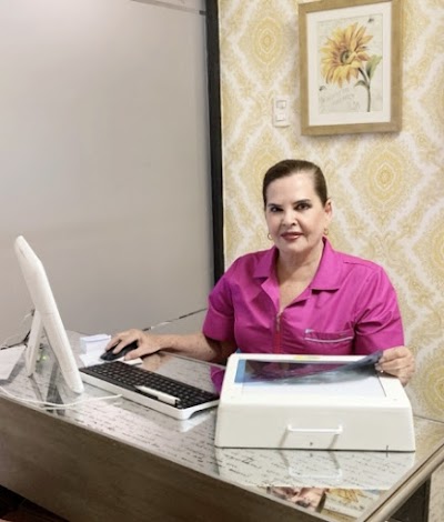 Dra. Maria Aide Medina Ojeda, Dentista - Odontólogo